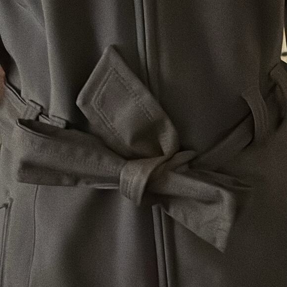 The North Face Black Ski Jacket for Ultimate Winter Performance - Picture 7 of 16